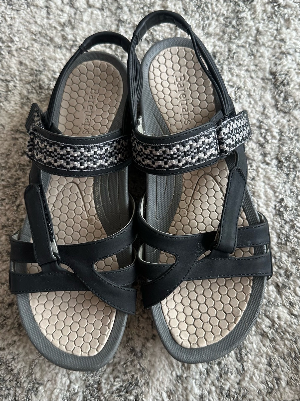 Baretraps Dalton Black Comfort Strappy Walking Sandals Size 7.5M⁠